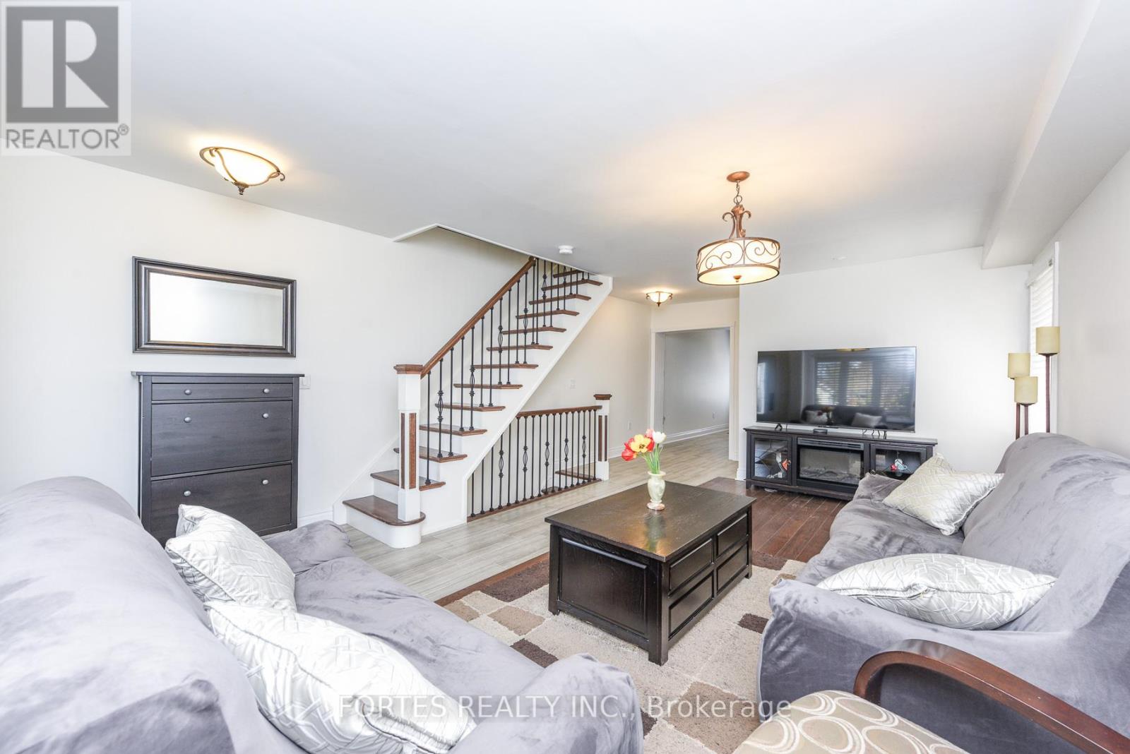 285 Gilbert Avenue, Toronto, Ontario  M6E 4W8 - Photo 9 - W13835704