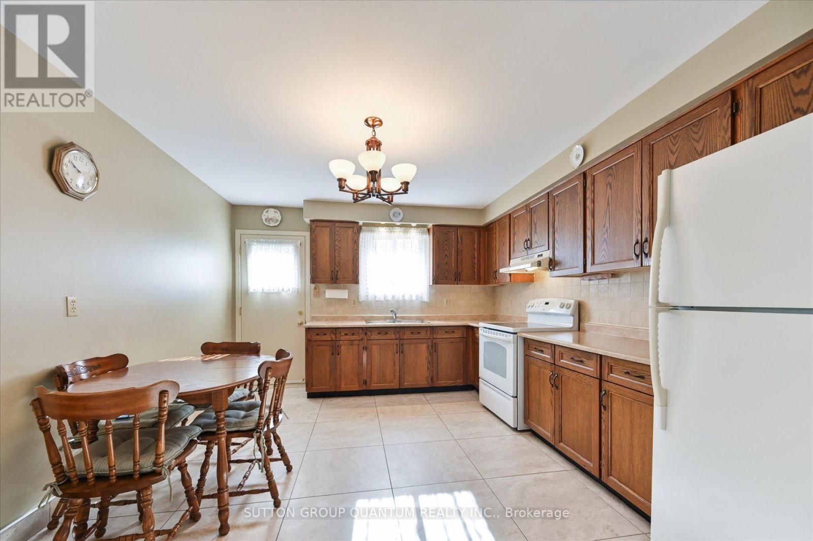 3661 Keenan Crescent, Mississauga, Ontario L4T 3M1 - Photo 10 - W13835718