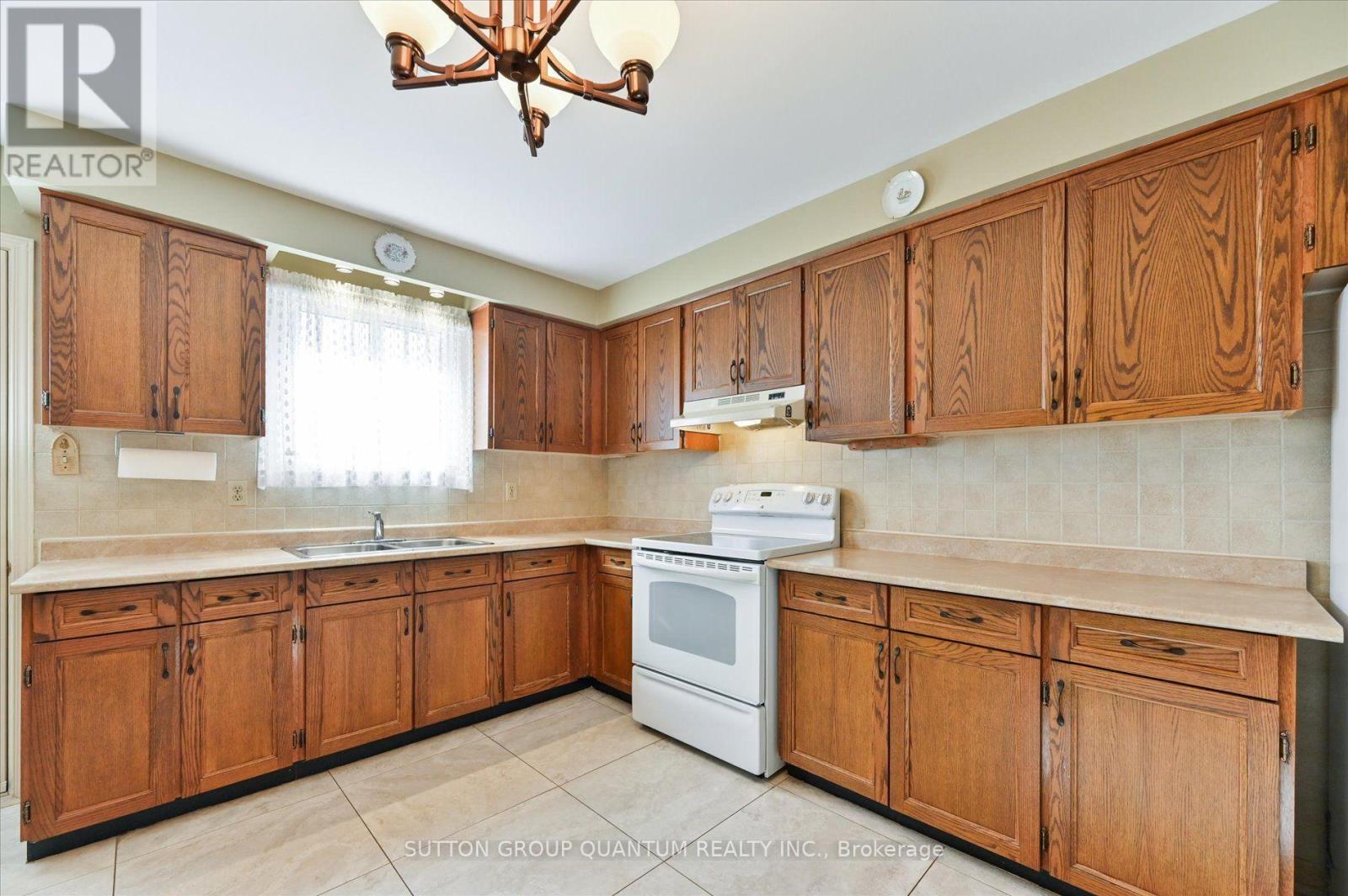 3661 Keenan Crescent, Mississauga, Ontario L4T 3M1 - Photo 12 - W13835718