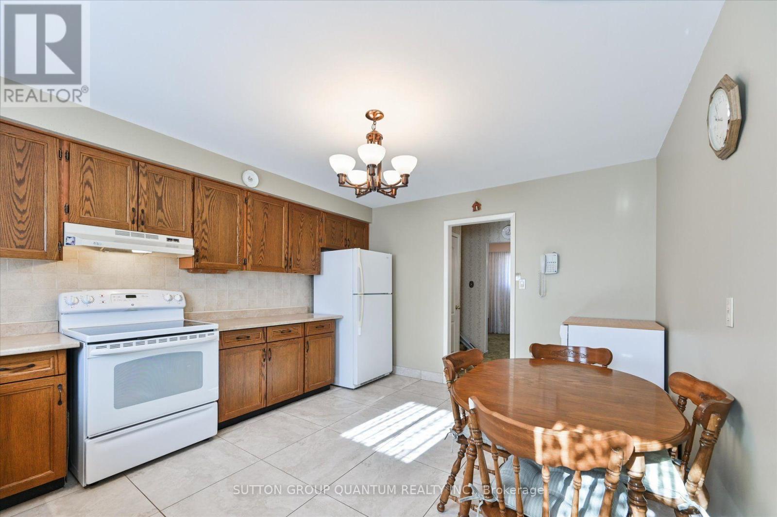 3661 Keenan Crescent, Mississauga, Ontario L4T 3M1 - Photo 13 - W13835718