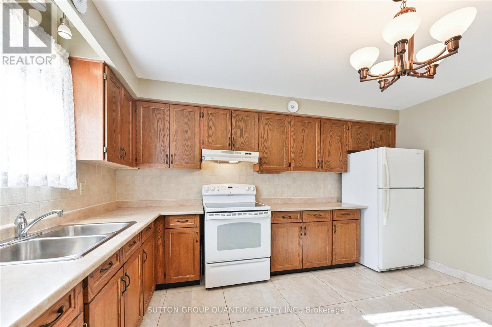 3661 Keenan Crescent, Mississauga, Ontario L4T 3M1 - Photo 14 - W13835718