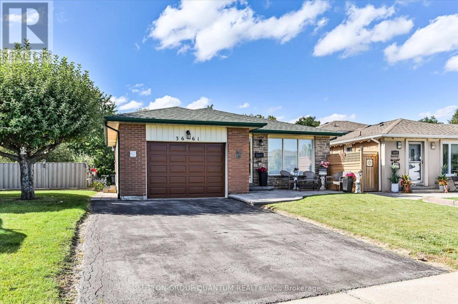 3661 Keenan Crescent, Mississauga, Ontario L4T 3M1 - Photo 2 - W13835718