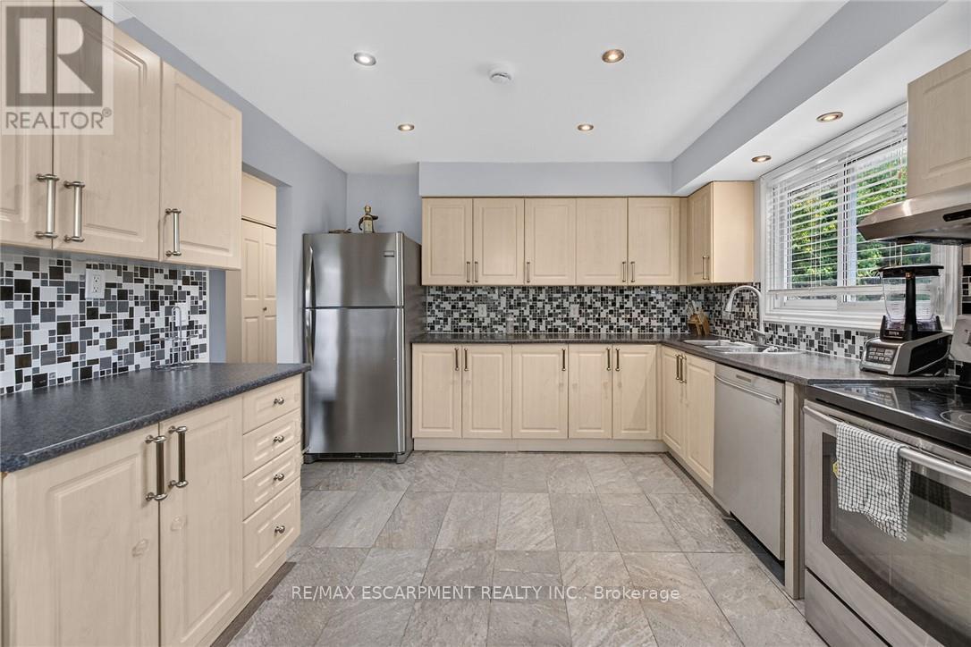 10 Krafty Court, Hamilton, Ontario  L9C 6R7 - Photo 7 - X13835738