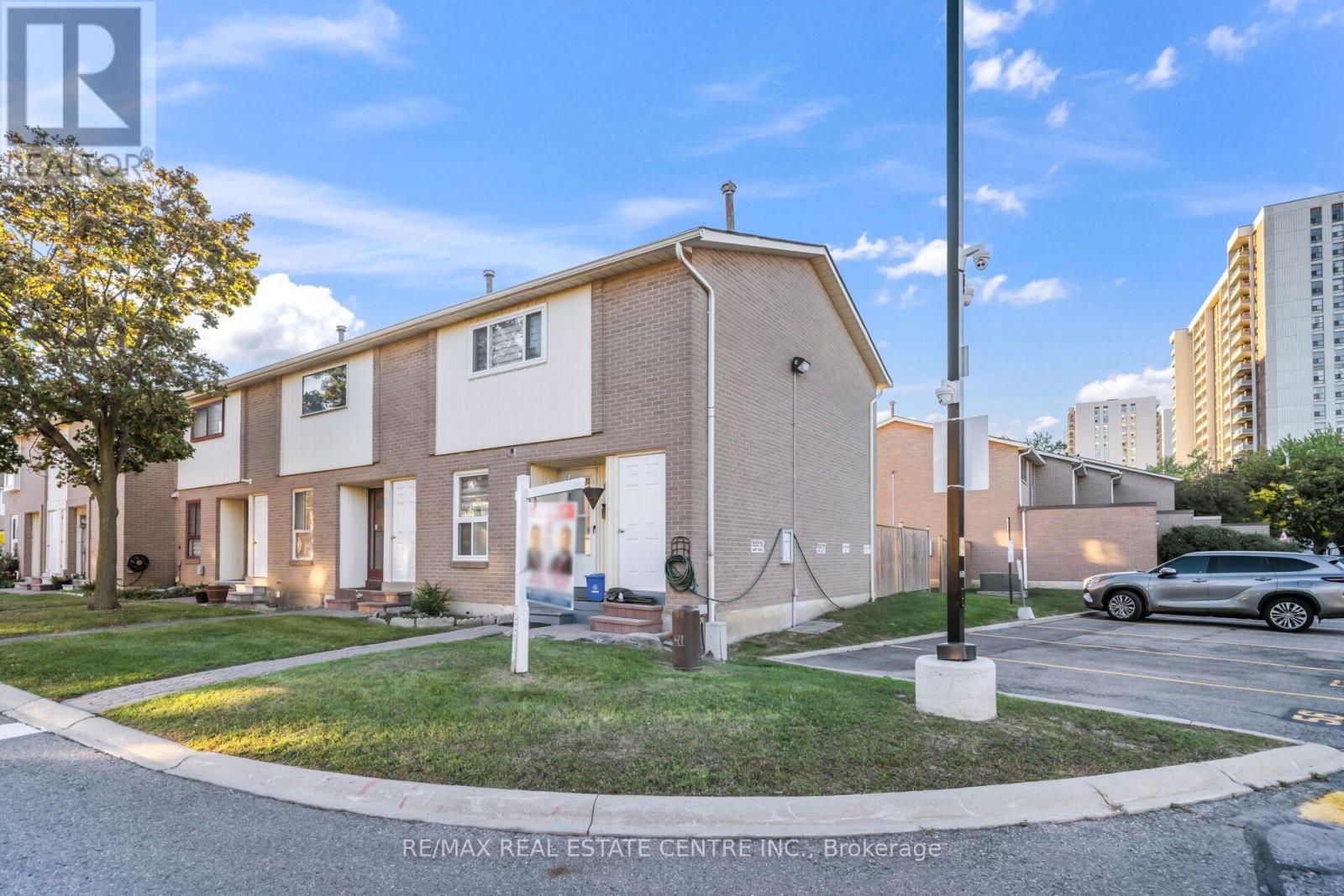 59 Craigleigh Crescent, Brampton, Ontario  L6T 2E3 - Photo 2 - W13787356