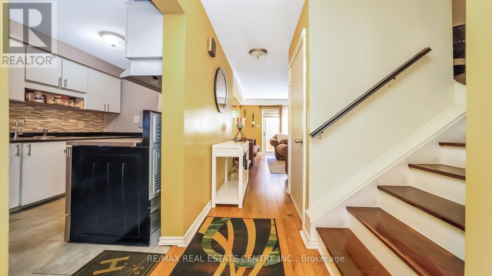 59 Craigleigh Crescent, Brampton, Ontario  L6T 2E3 - Photo 4 - W13787356