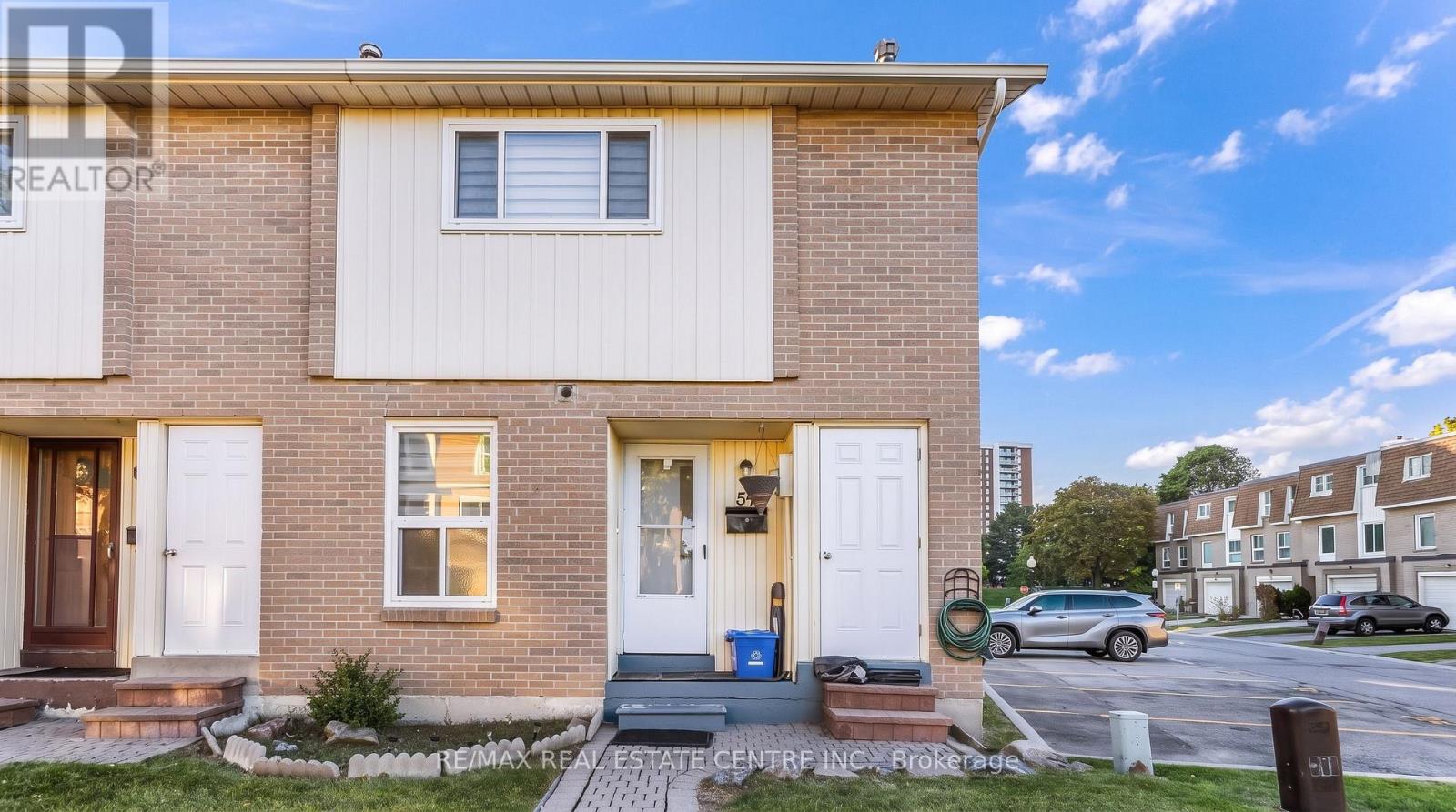 59 Craigleigh Crescent, Brampton, Ontario  L6T 2E3 - Photo 3 - W13787356