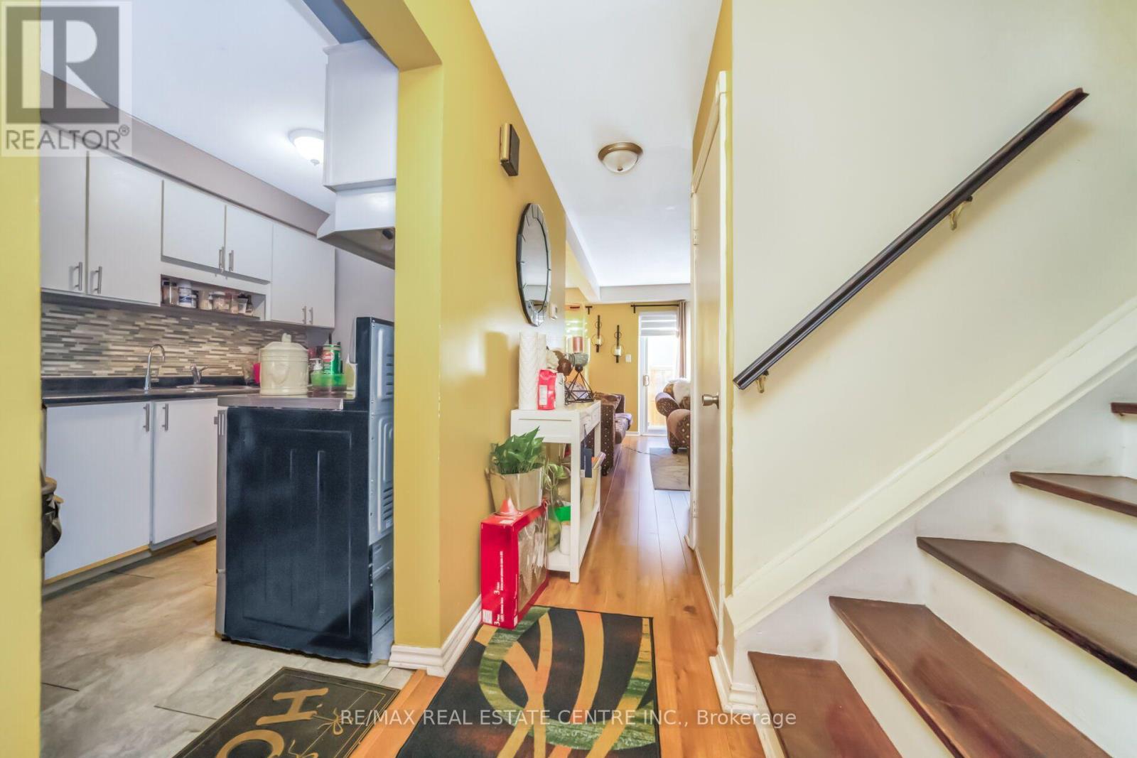 59 Craigleigh Crescent, Brampton, Ontario  L6T 2E3 - Photo 5 - W13787356