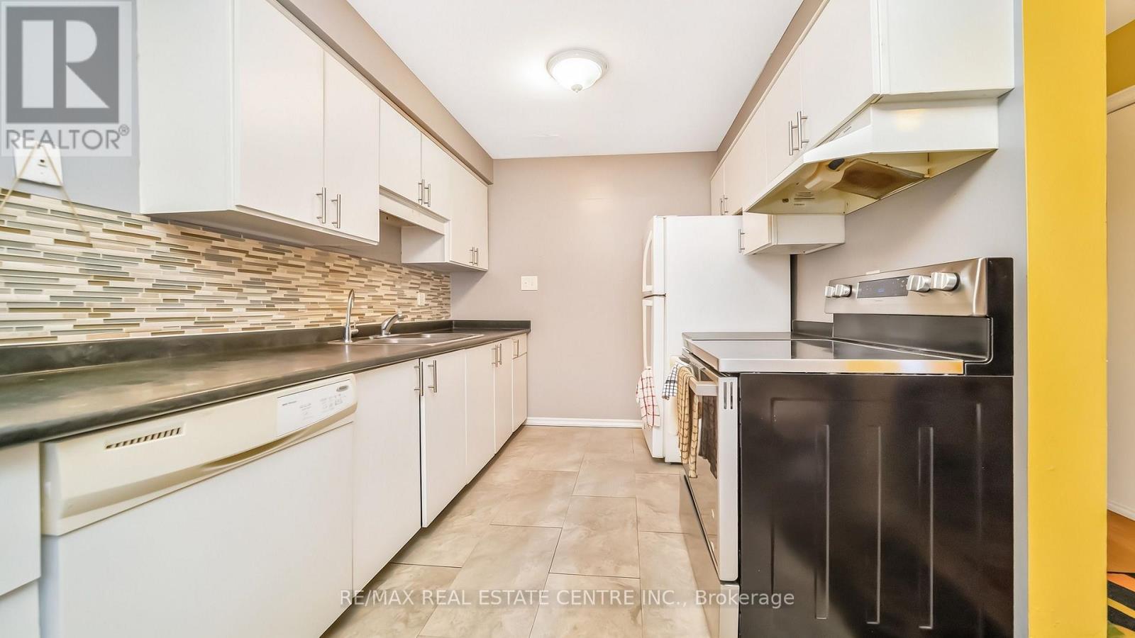 59 Craigleigh Crescent, Brampton, Ontario  L6T 2E3 - Photo 7 - W13787356