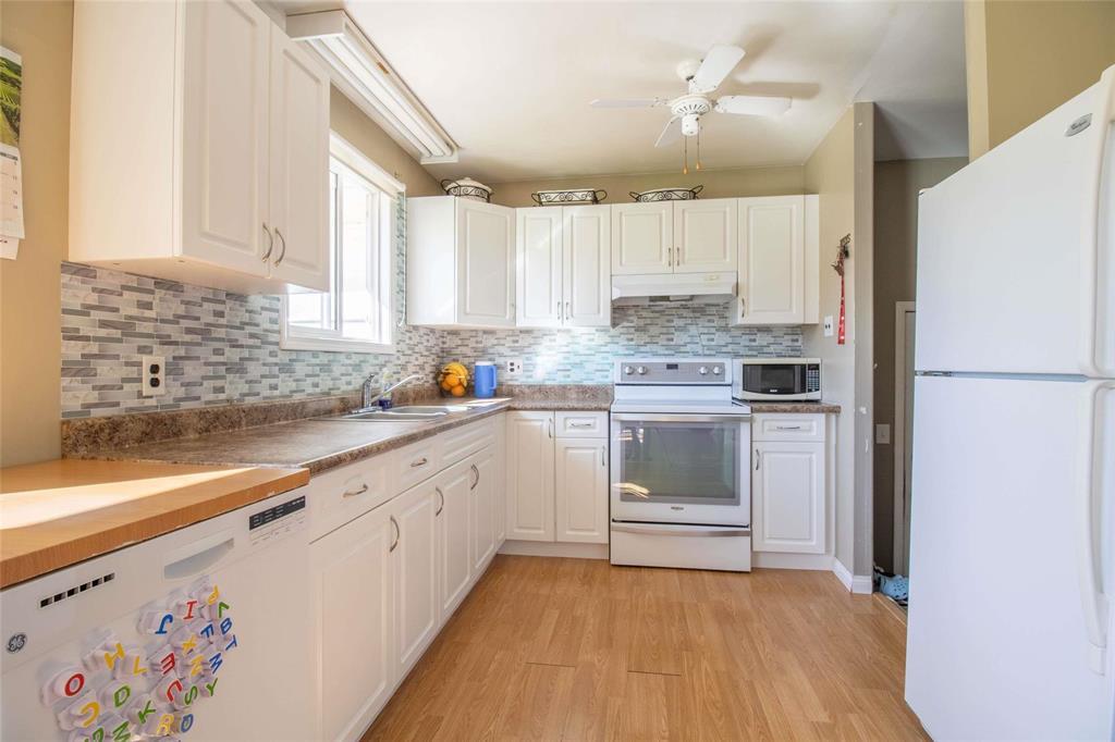 230 Lilac Bay, Steinbach, Manitoba  R5G 2C9 - Photo 1 - 202624340