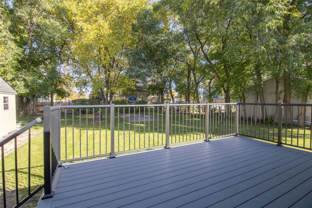 230 Lilac Bay, Steinbach, Manitoba  R5G 2C9 - Photo 16 - 202624340