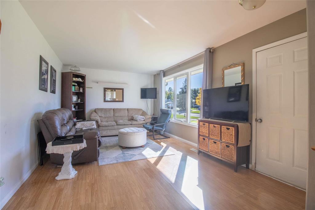 230 Lilac Bay, Steinbach, Manitoba  R5G 2C9 - Photo 4 - 202624340