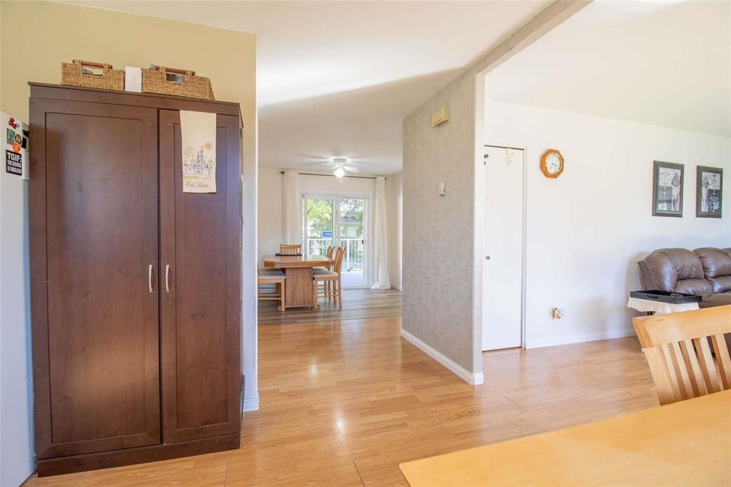 230 Lilac Bay, Steinbach, Manitoba  R5G 2C9 - Photo 6 - 202624340