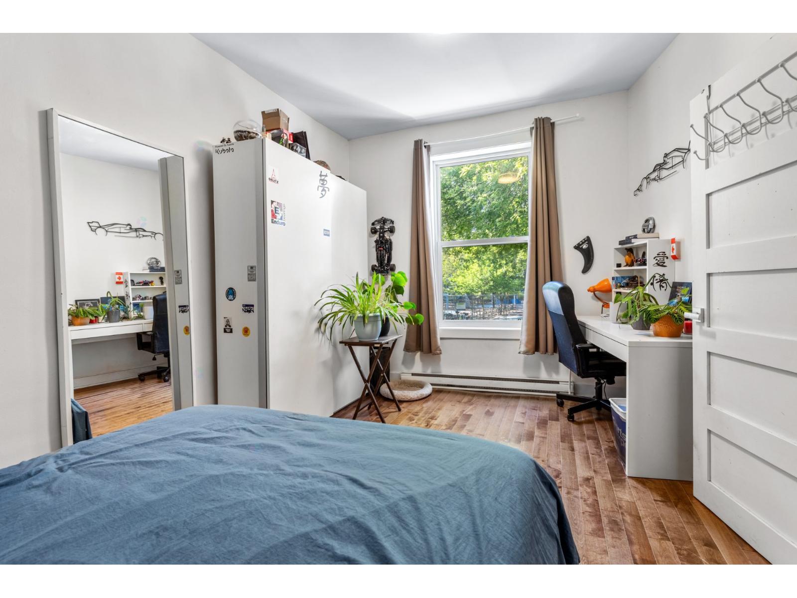 4837-4841 Av. des Érables Montréal (Le Plateau-Mont-Royal) Quebec Canada H2H2E8 5