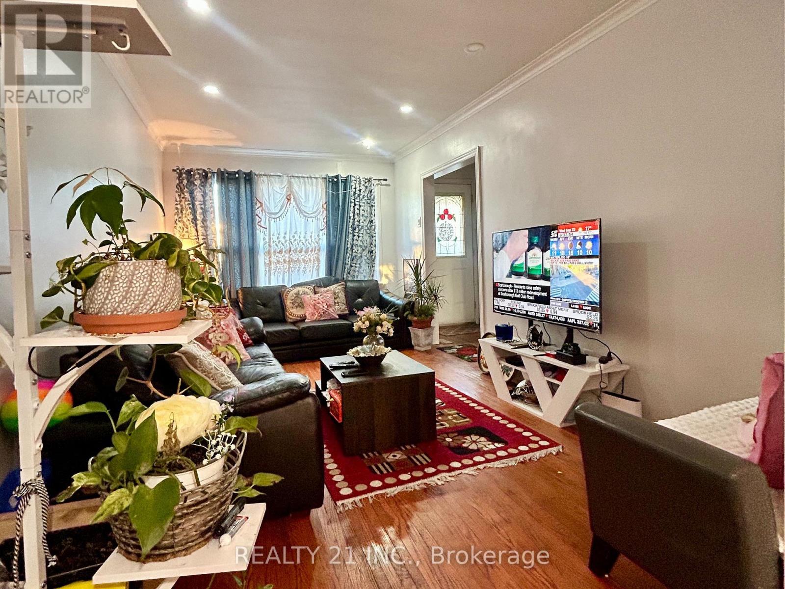 176 Linden Avenue, Toronto, Ontario  M1K 3H8 - Photo 4 - E13831302