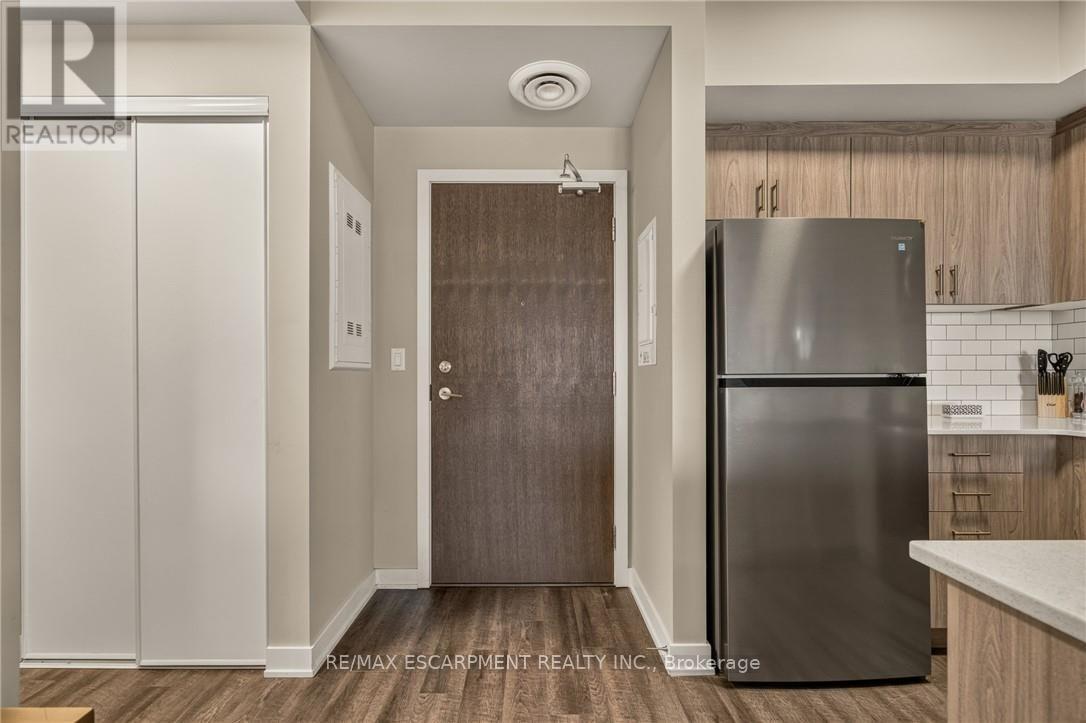 413 - 16 Markle Crescent, Hamilton, Ontario  L9G 0H4 - Photo 3 - X13790624