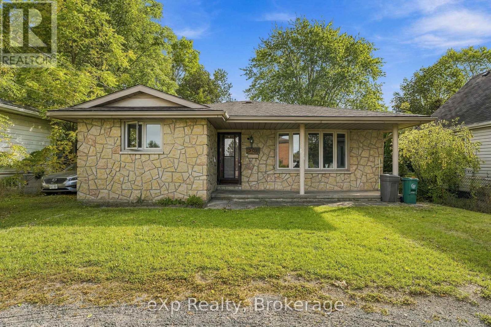 501 Sidney Street, Belleville, Ontario  K8P 4A3 - Photo 1 - X13835988