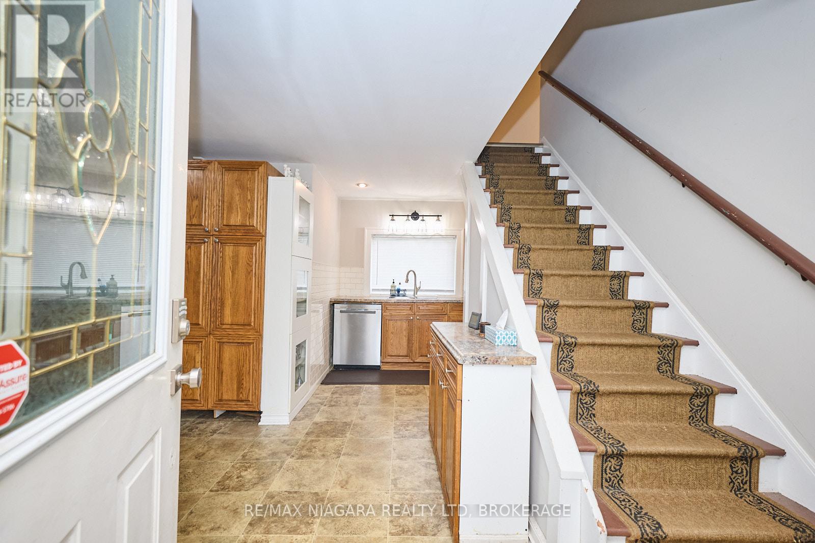 1444 Lakehurst Avenue, Fort Erie (Crescent Park), Ontario  L2A 3A3 - Photo 2 - X13836034