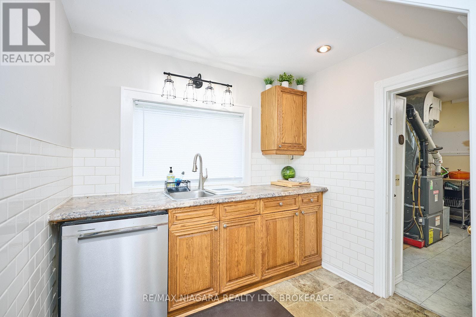 1444 Lakehurst Avenue, Fort Erie (Crescent Park), Ontario  L2A 3A3 - Photo 5 - X13836034