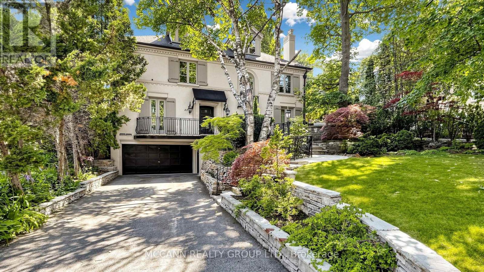 27 STRATHGOWAN CRESCENT, Toronto, Ontario