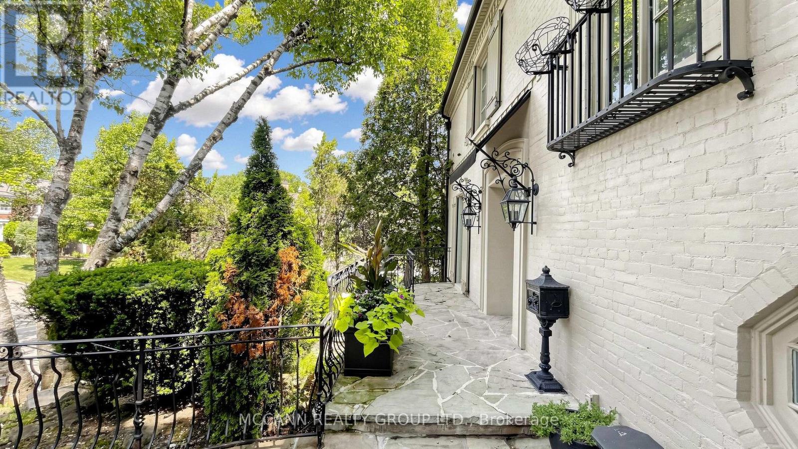 27 Strathgowan Crescent, Toronto, Ontario  M4N 2Z6 - Photo 4 - C13835848