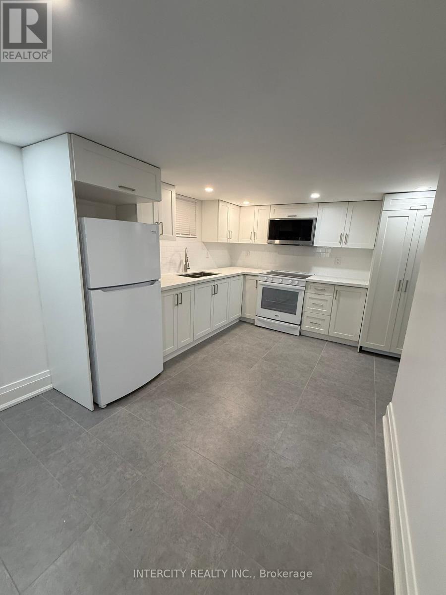 Basement - 380 Clinton Street, Toronto, Ontario  M6G 2Z2 - Photo 2 - C13835850