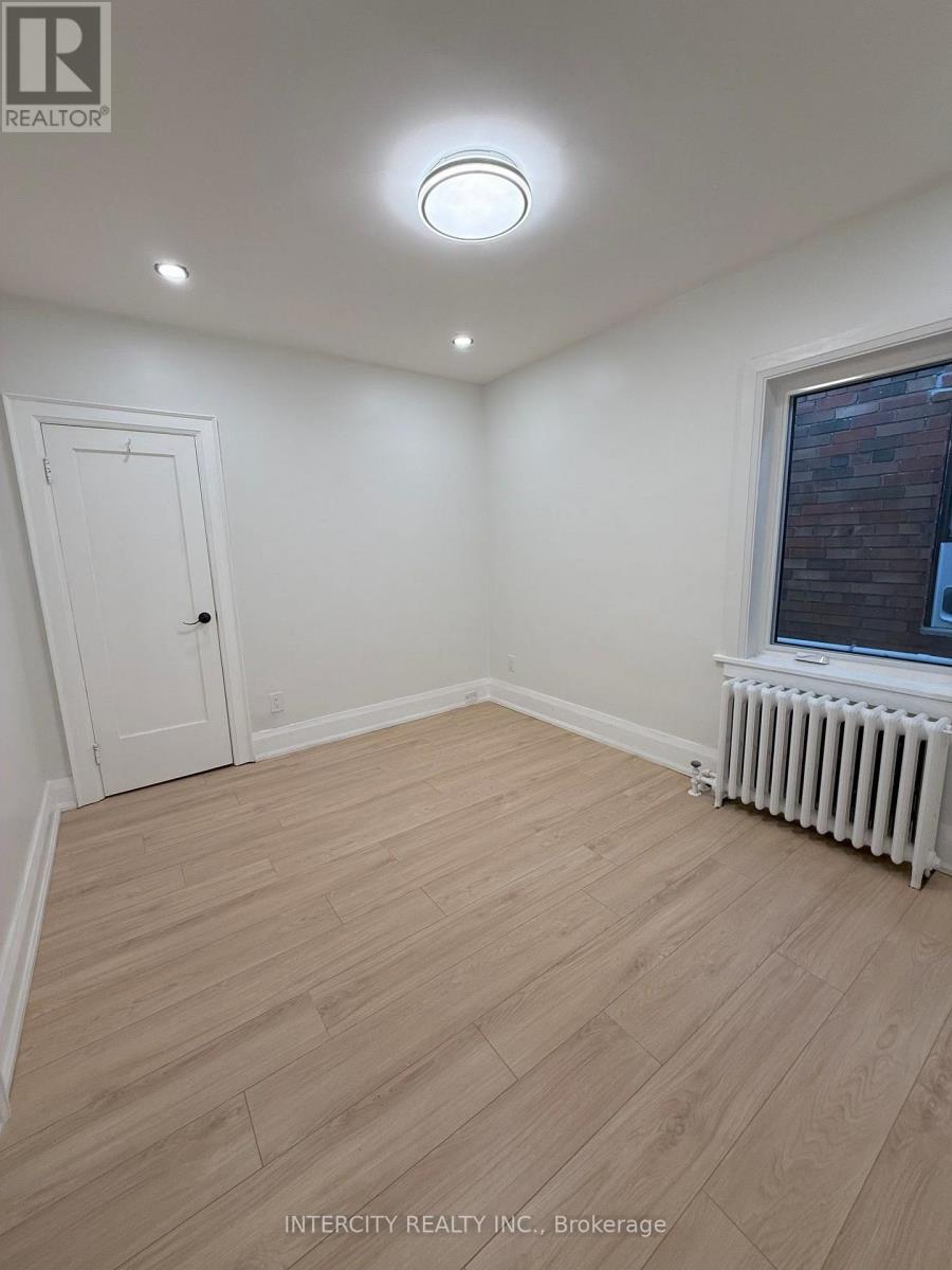 Upper - 380 Clinton Street, Toronto, Ontario  M6G 2Z2 - Photo 6 - C13835880