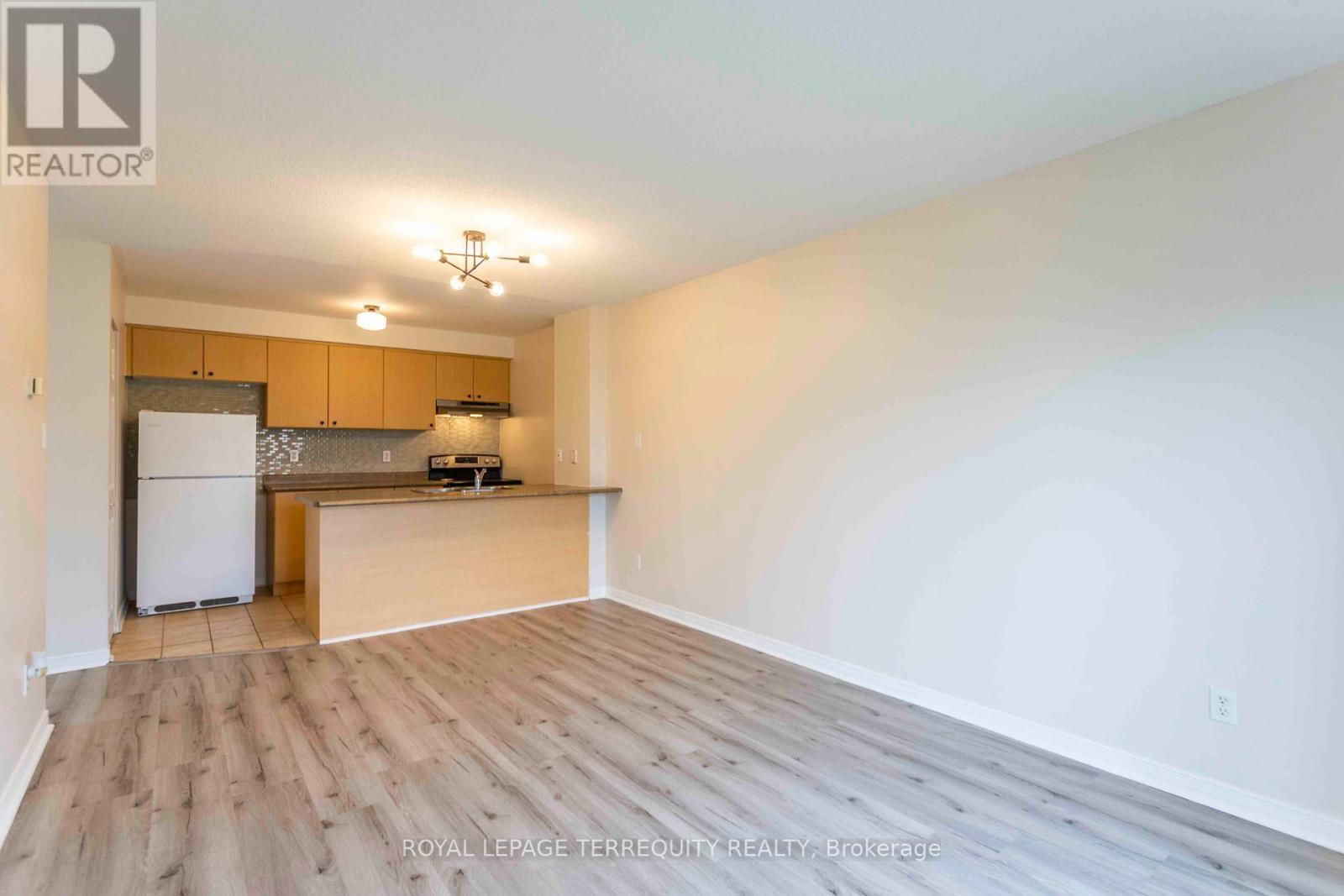 211 - 94 Aspen Springs Drive, Clarington, Ontario  L1C 5N4 - Photo 15 - E13835774