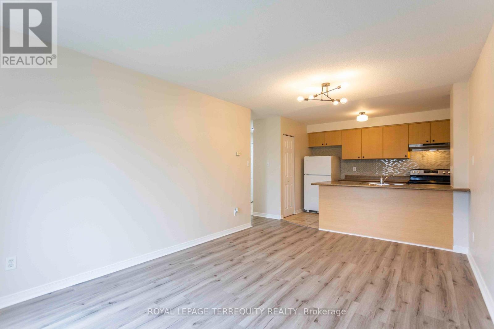 211 - 94 Aspen Springs Drive, Clarington, Ontario  L1C 5N4 - Photo 16 - E13835774
