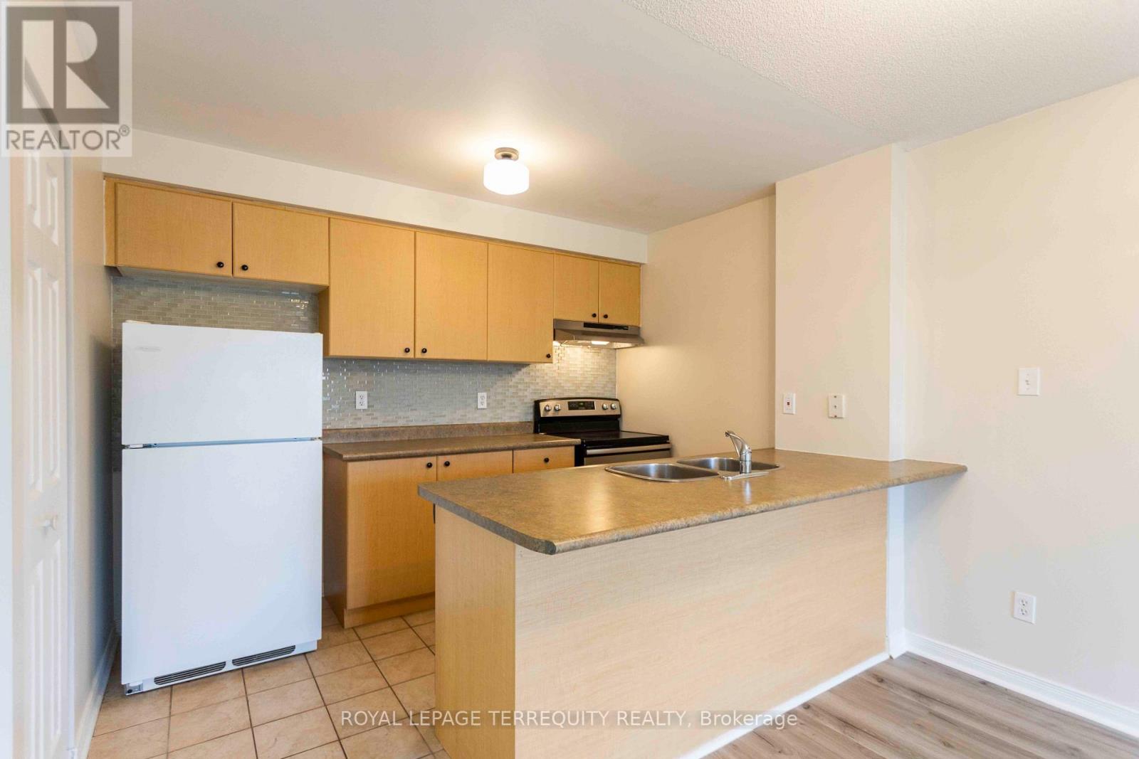 211 - 94 Aspen Springs Drive, Clarington, Ontario  L1C 5N4 - Photo 17 - E13835774