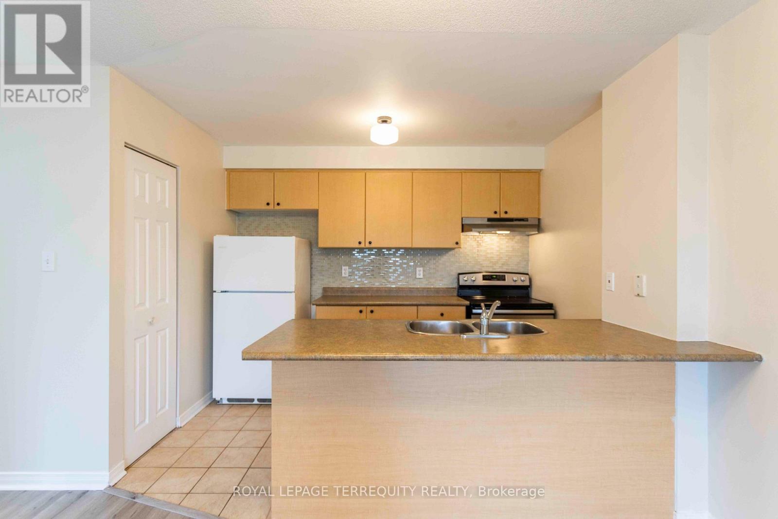 211 - 94 Aspen Springs Drive, Clarington, Ontario  L1C 5N4 - Photo 18 - E13835774