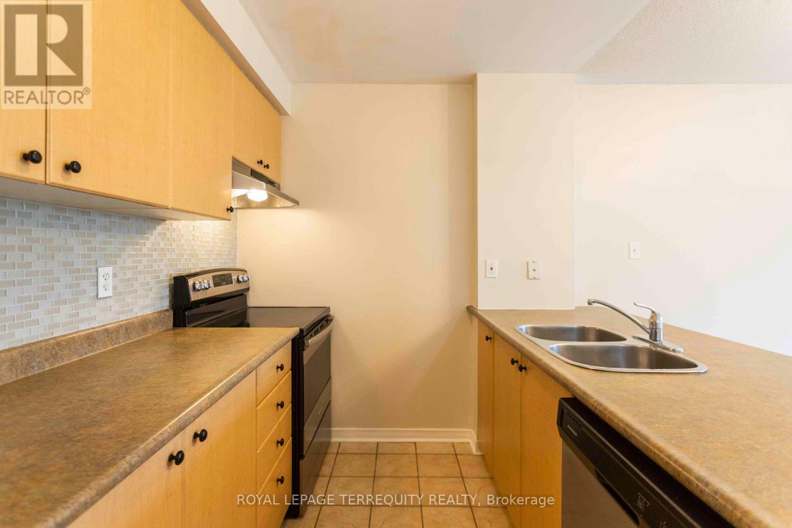 211 - 94 Aspen Springs Drive, Clarington, Ontario  L1C 5N4 - Photo 20 - E13835774