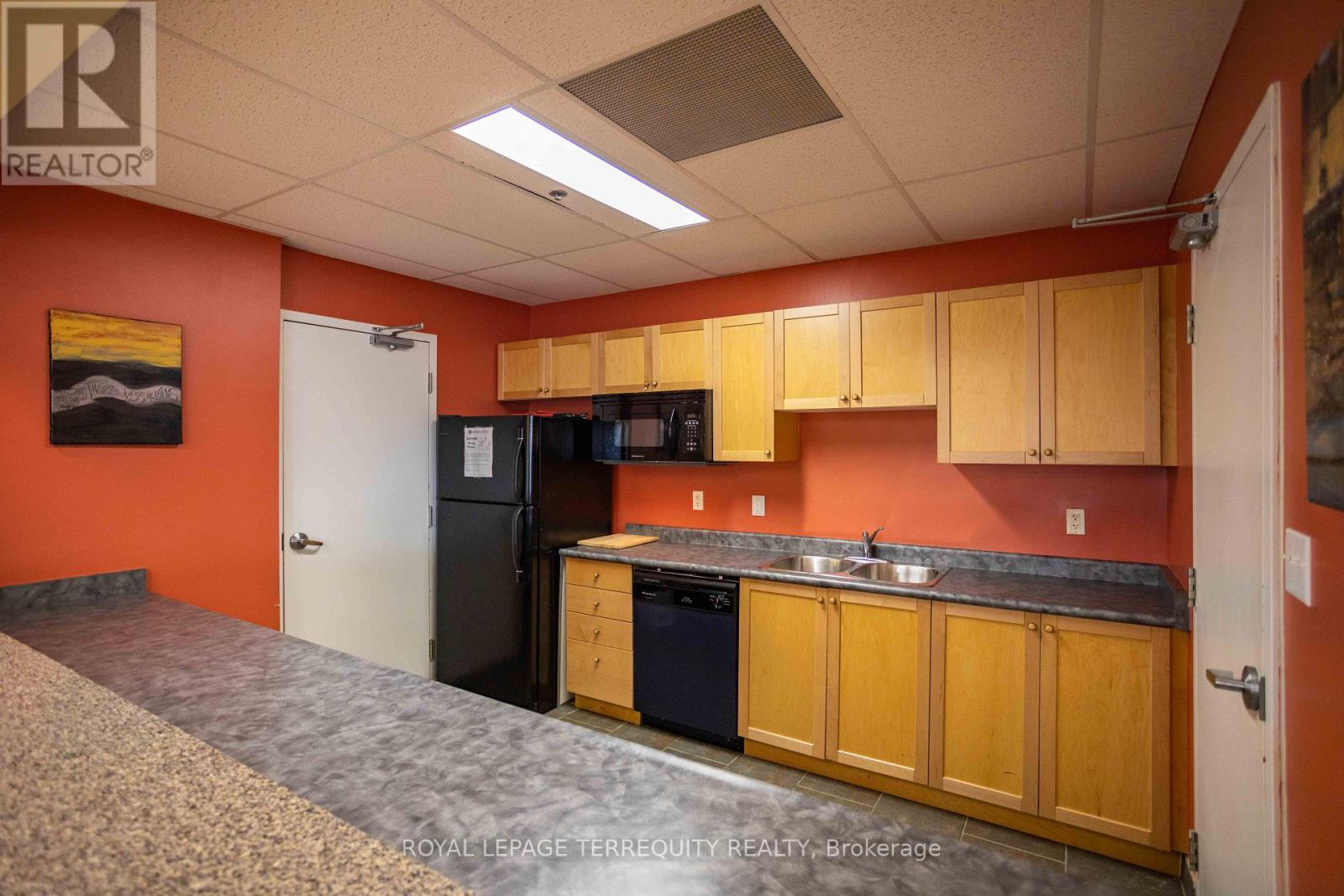211 - 94 Aspen Springs Drive, Clarington, Ontario  L1C 5N4 - Photo 32 - E13835774