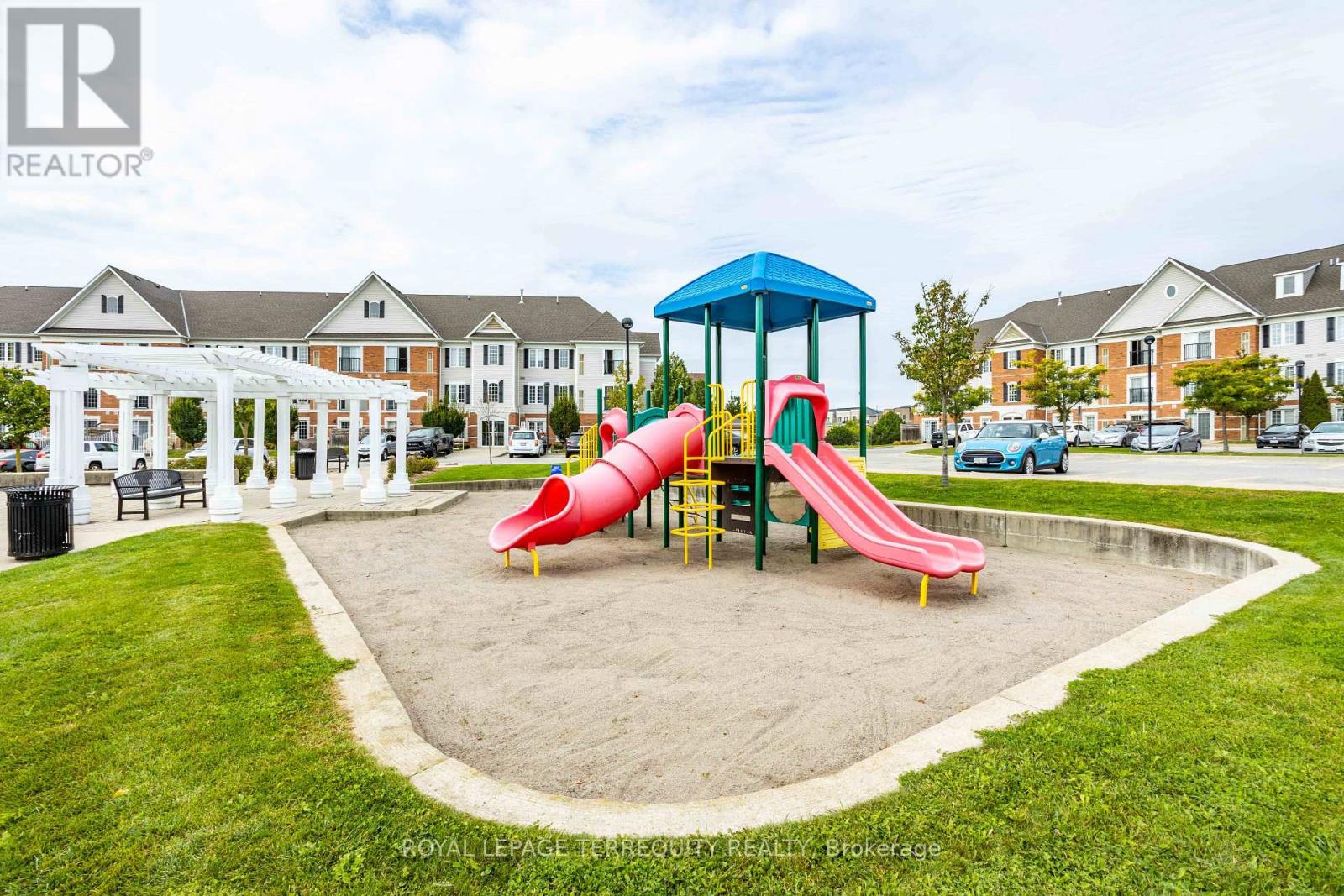 211 - 94 Aspen Springs Drive, Clarington, Ontario  L1C 5N4 - Photo 5 - E13835774
