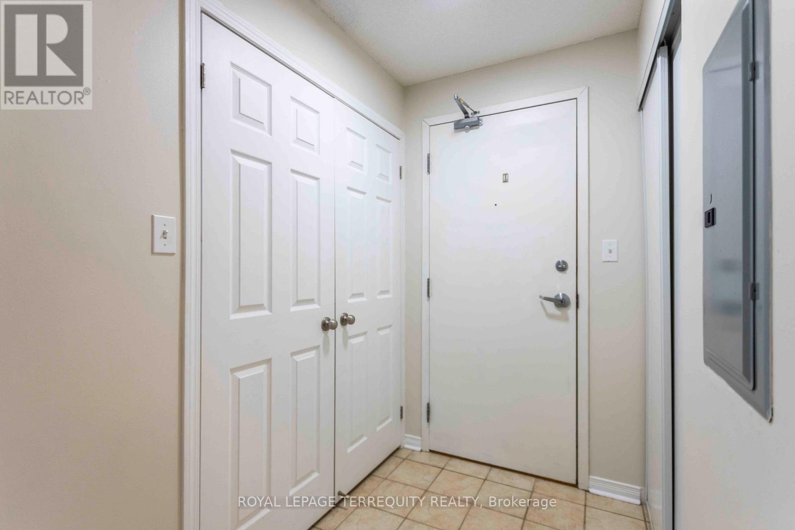 211 - 94 Aspen Springs Drive, Clarington, Ontario  L1C 5N4 - Photo 9 - E13835774