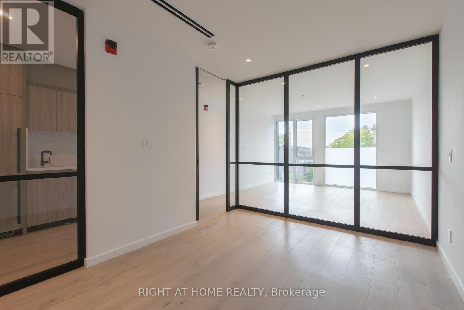 301 - 778 Queen Street E, Toronto, Ontario  M4M 1H4 - Photo 15 - E13835796
