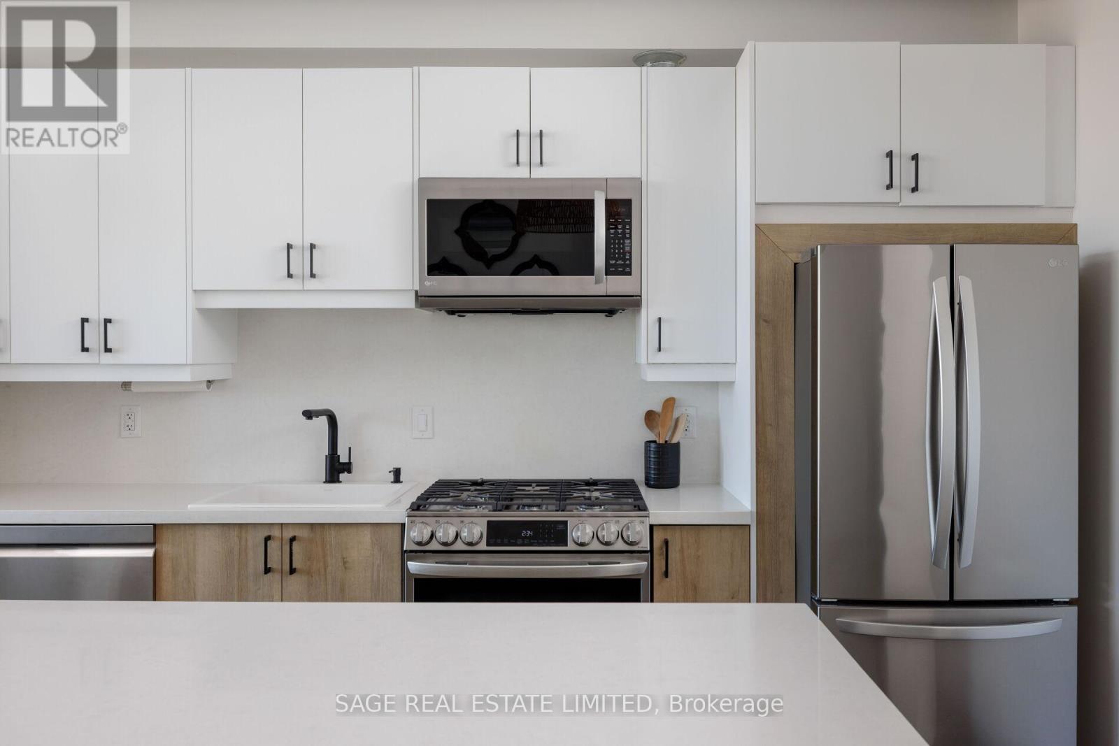 401 - 747 Queen Street E, Toronto, Ontario  M4M 1H3 - Photo 10 - E13835896