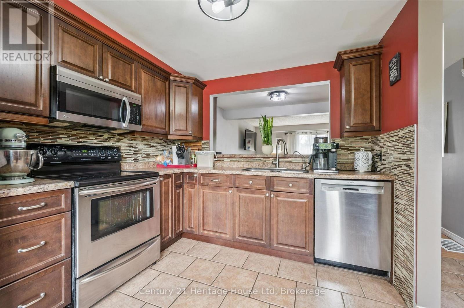 279 Strathallan Street, Centre Wellington, Ontario N1M 3L6 - Photo 8 - X13836018
