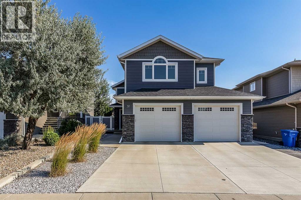 32 Hamptons Crescent SE