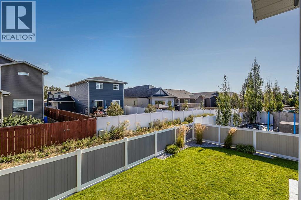 32 Hamptons Crescent SE