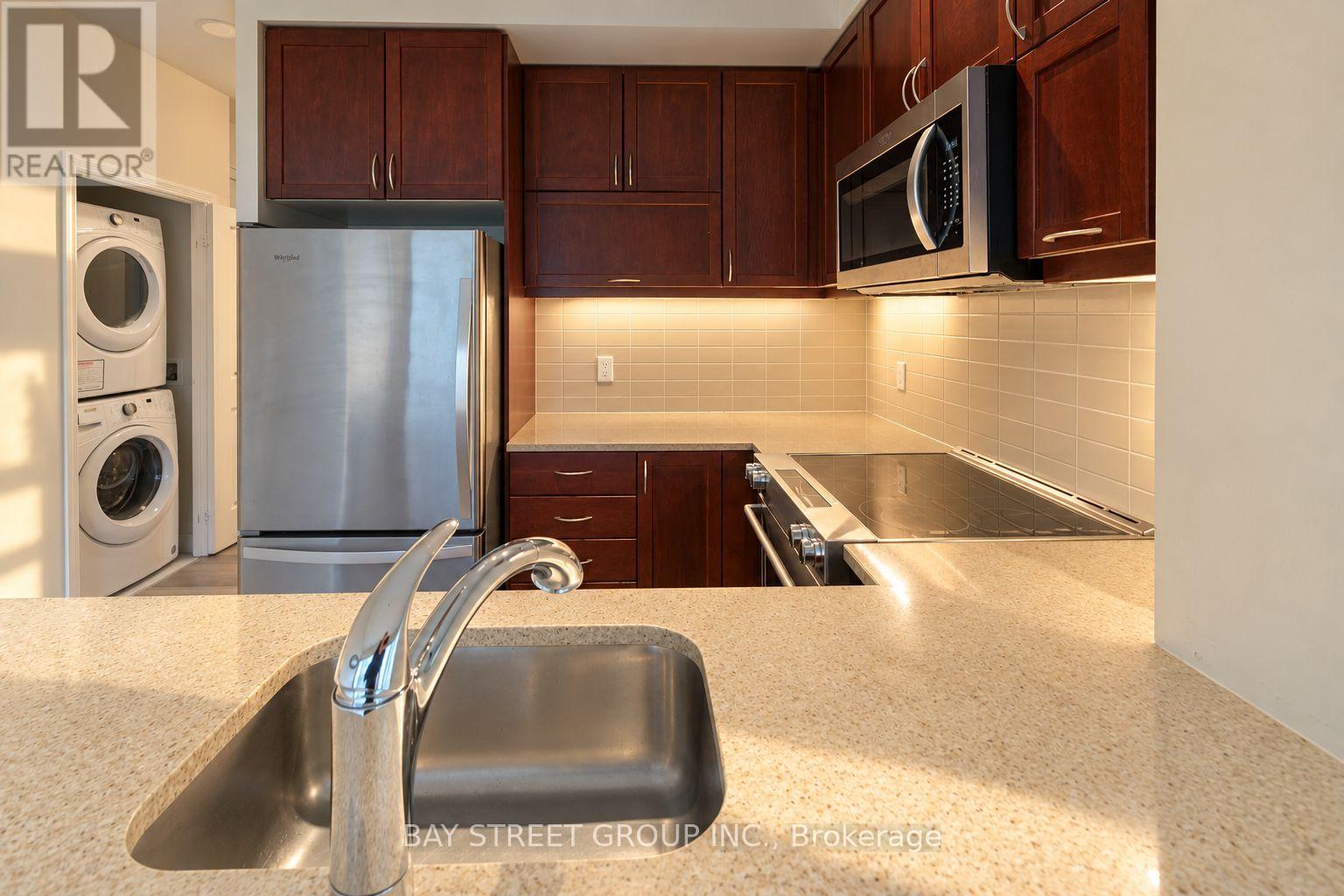 #407 - 39 Annie Craig Drive, Toronto, Ontario M8V 0H1 - Photo 5 - W13833030