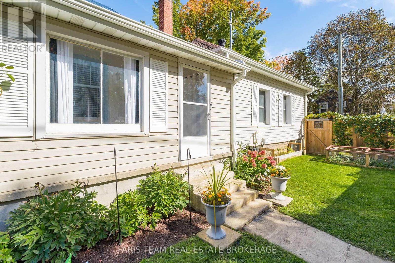 120 Barrie Road, Orillia, Ontario  L3V 2P9 - Photo 3 - S13835890