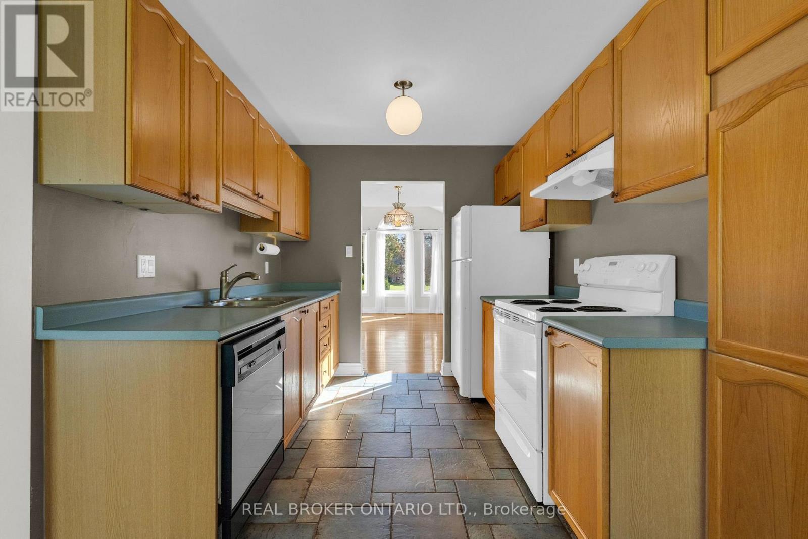 36 Webb Street, Barrie, Ontario  L4N 6V2 - Photo 10 - S13835974