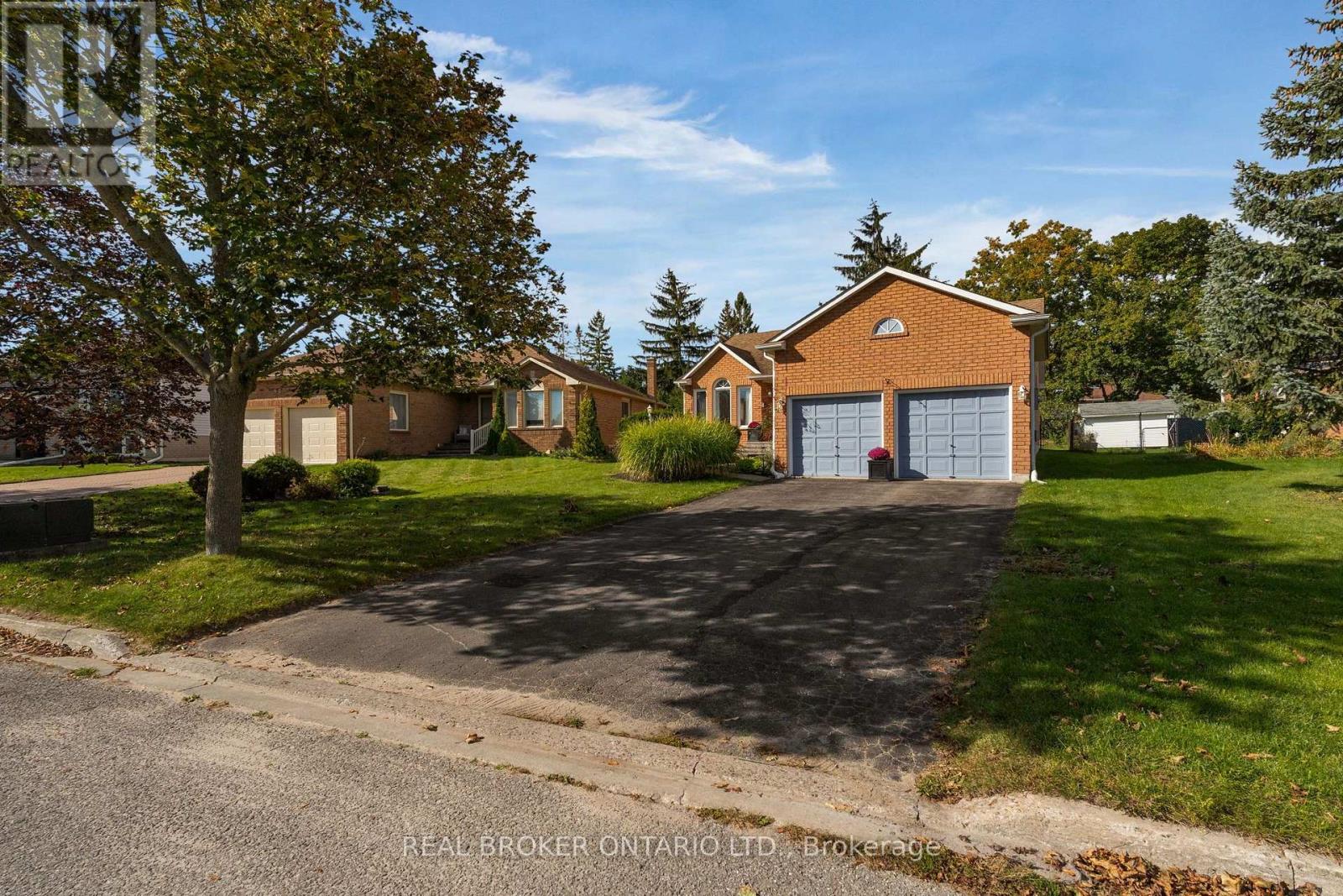36 Webb Street, Barrie, Ontario  L4N 6V2 - Photo 2 - S13835974