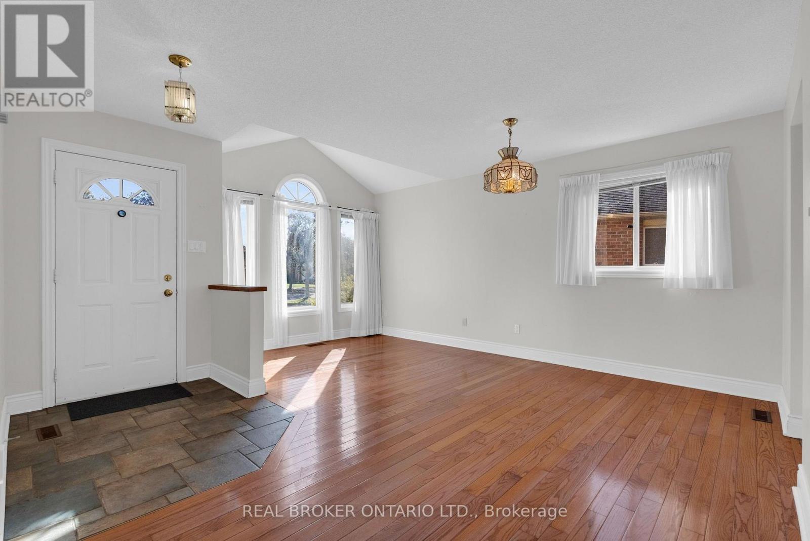 36 Webb Street, Barrie, Ontario  L4N 6V2 - Photo 6 - S13835974