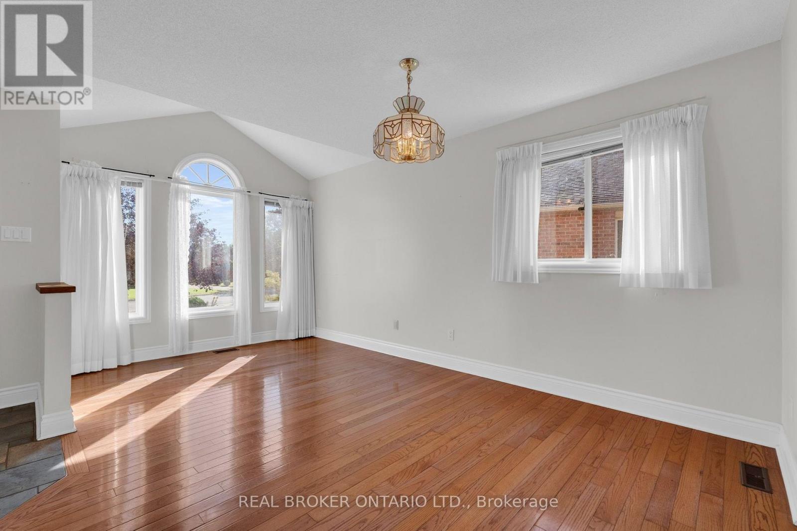 36 Webb Street, Barrie, Ontario  L4N 6V2 - Photo 7 - S13835974