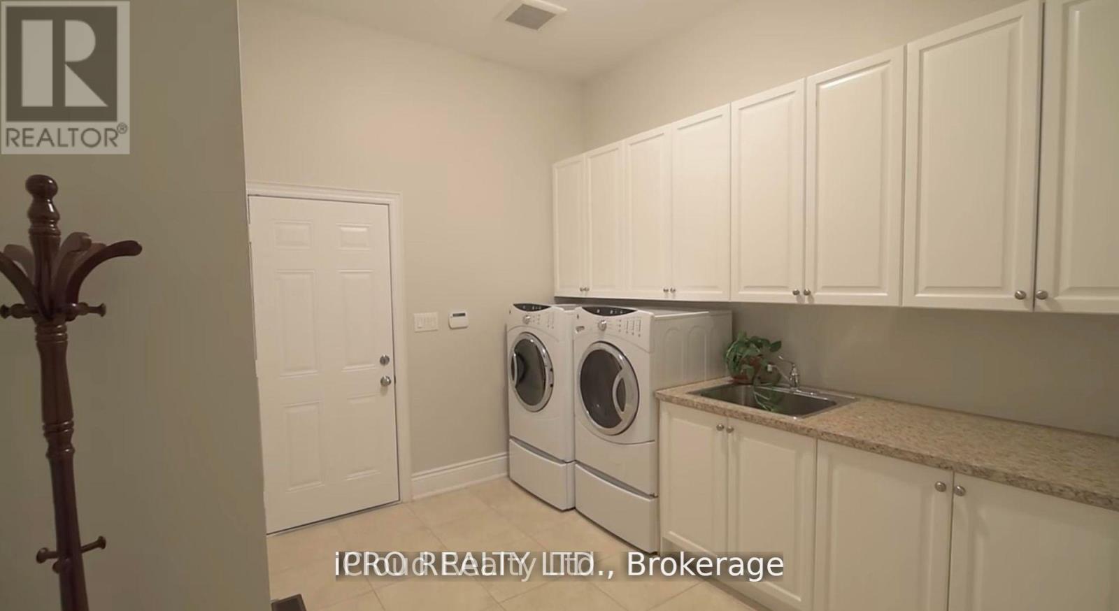 5116 Summersky Court, Mississauga, Ontario  L5M 0R3 - Photo 12 - W13835856