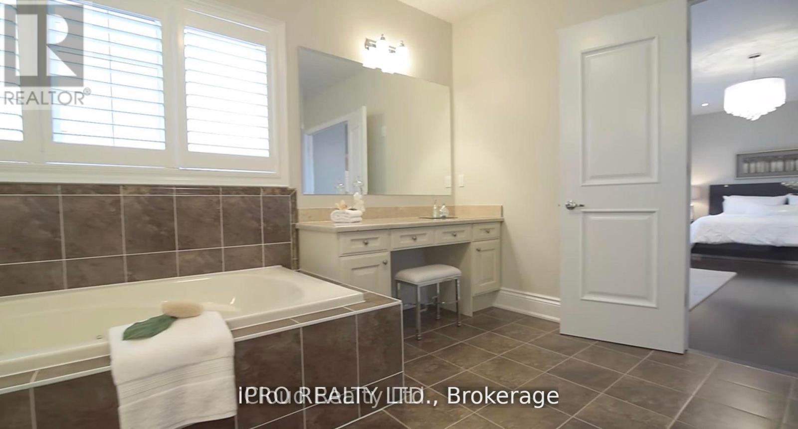 5116 Summersky Court, Mississauga, Ontario  L5M 0R3 - Photo 18 - W13835856