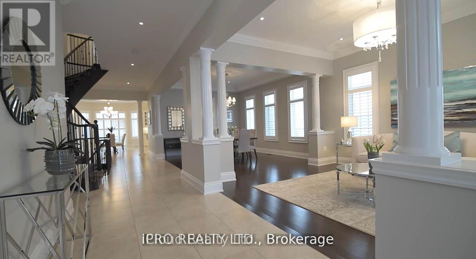 5116 Summersky Court, Mississauga, Ontario  L5M 0R3 - Photo 2 - W13835856