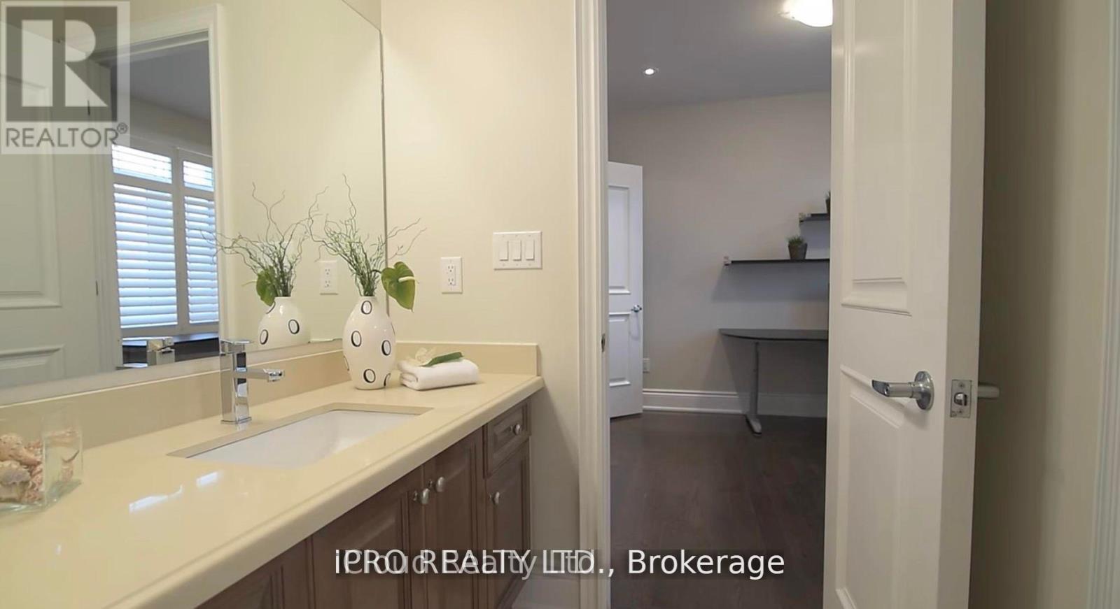 5116 Summersky Court, Mississauga, Ontario  L5M 0R3 - Photo 24 - W13835856