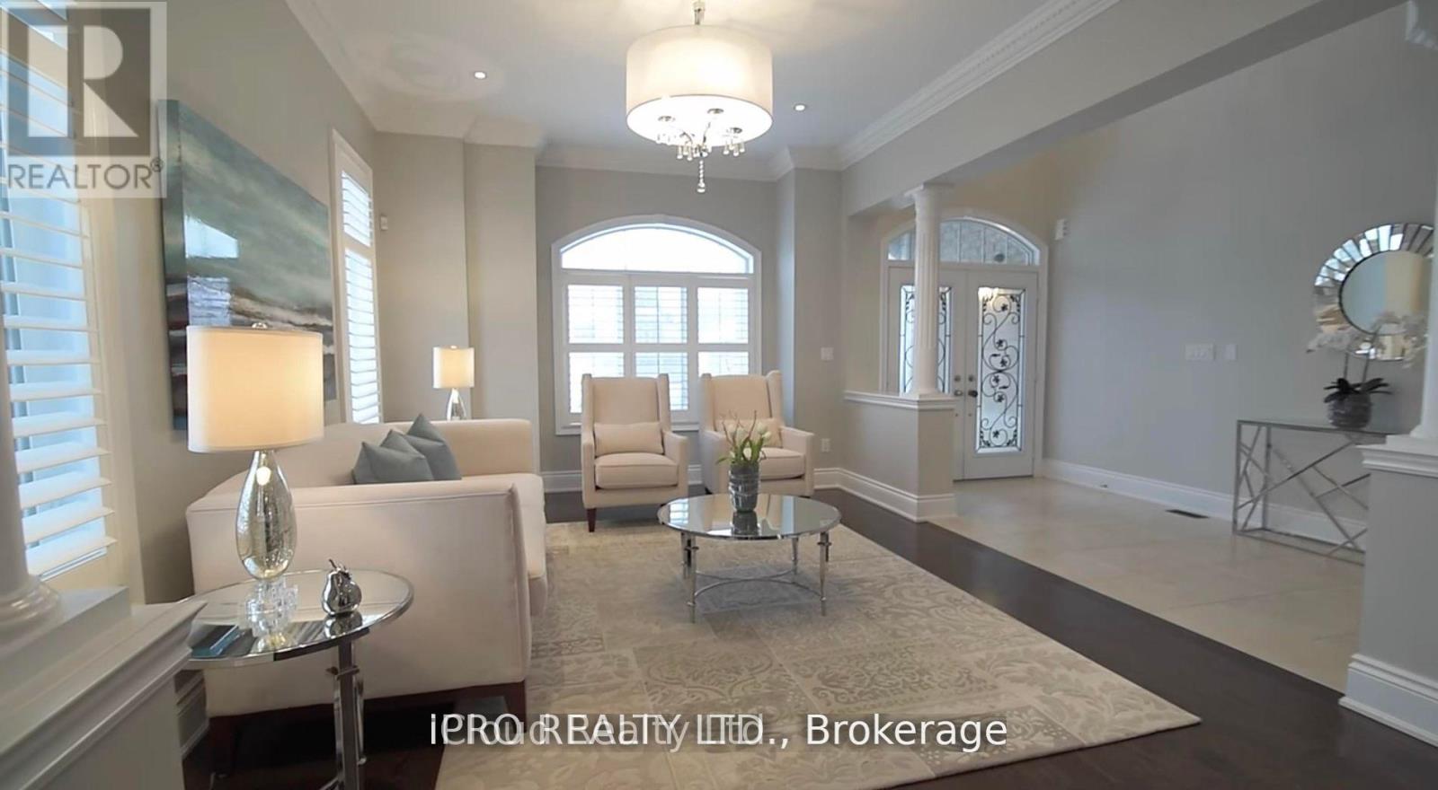 5116 Summersky Court, Mississauga, Ontario  L5M 0R3 - Photo 4 - W13835856